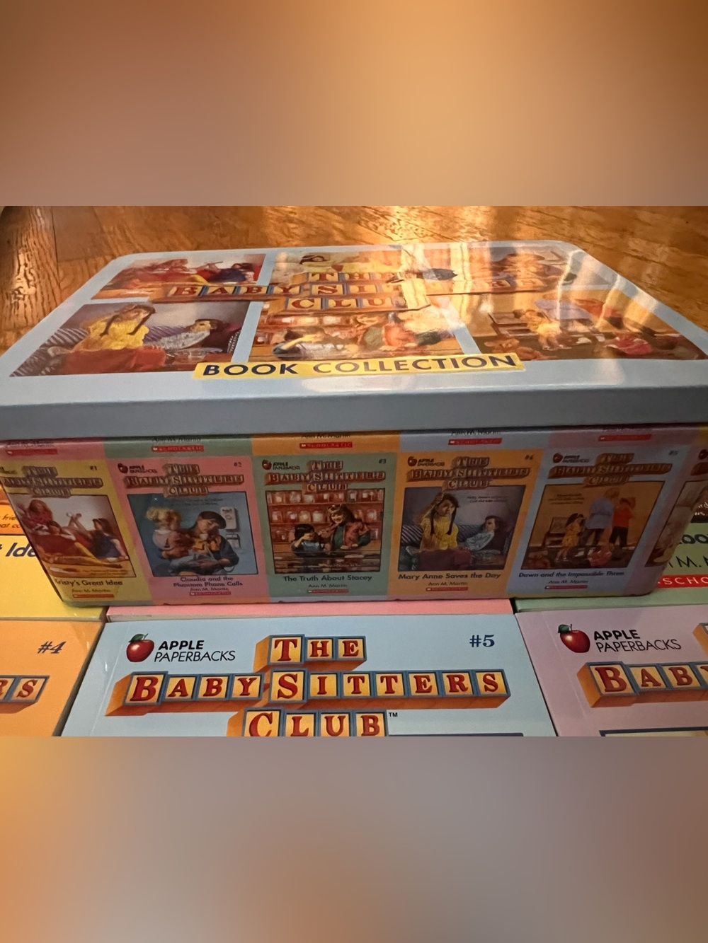 Babysitter’s Club Book Collection - Books 1-6 in Collectors Tin - Picture 2 of 4